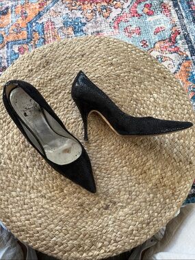Mary Norton SZ 37 Black embossed leather Pumps. Made it Italy. Leather sole.